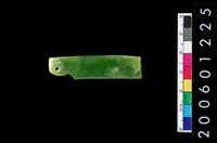 藏品(帶穿玉墜飾)的圖片