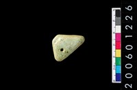 藏品(帶穿玉墜飾)的圖片