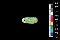 藏品(帶穿玉墜飾)的圖片