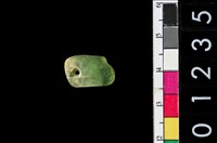 藏品(帶穿玉墜飾)的圖片