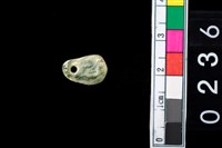 藏品(帶穿玉墜飾)的圖片