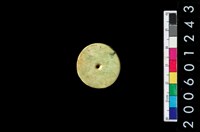 藏品(帶穿玉圓板)的圖片