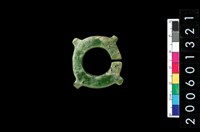 藏品(帶四突起環狀玦形玉耳飾)的圖片