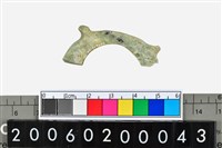 藏品(帶四突起環狀玦形玉耳飾)的圖片