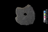 藏品(石環製作材料-中央帶小啄孔打製圓板)的圖片