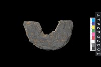 藏品(石環製作材料－中央帶小啄孔打製圓板)的圖片