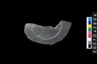 藏品(石環製作材料－中央帶啄孔與旋截痕打製圓板)的圖片