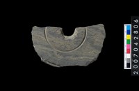 藏品(石環製作材料－中央帶啄孔與旋截痕打製圓板)的圖片