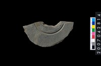 藏品(石環製作材料－中央帶啄孔與旋截痕打製圓板)的圖片