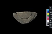 藏品(石環製作材料－中央帶旋截痕打製圓板)的圖片