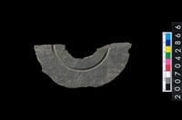 藏品(石環製作材料－中央帶啄孔與旋截痕打製圓板)的圖片