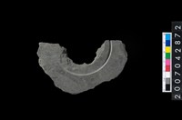 藏品(石環製作材料－中央帶啄孔與旋截痕打製圓板)的圖片