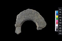 藏品(石環製作材料-旋截圓環粗胚殘件)的圖片