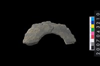 藏品(石環製作材料-旋截圓環粗胚殘件)的圖片