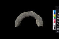 藏品(石環製作材料-旋截圓環粗胚殘件)的圖片