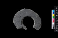 藏品(石環製作材料-旋截圓環粗胚殘件)的圖片