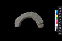 藏品(石環製作材料-旋截圓環粗胚殘件)的圖片