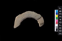 藏品(石環製作材料-旋截圓環粗胚殘件)的圖片