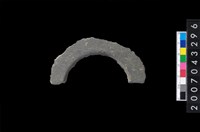 藏品(石環製作材料-旋截圓環粗胚殘件)的圖片