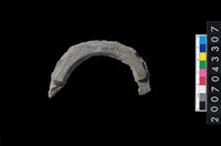 藏品(石環製作材料-旋截圓環粗胚殘件)的圖片