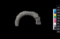 藏品(石環製作材料-旋截圓環粗胚殘件)的圖片