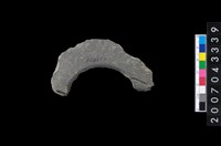 藏品(石環製作材料-旋截圓環粗胚殘件)的圖片