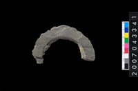 藏品(石環製作材料-旋截圓環粗胚殘件)的圖片