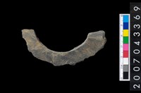 藏品(石環製作材料-旋截圓環粗胚殘件)的圖片