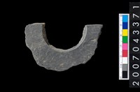 藏品(石環製作材料-旋截圓環粗胚殘件)的圖片