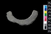 藏品(石環製作材料-旋截圓環粗胚殘件)的圖片