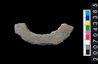 藏品(石環製作材料-旋截圓環粗胚殘件)的圖片