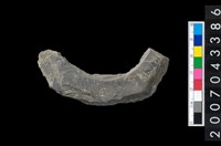 藏品(石環製作材料-旋截圓環粗胚殘件)的圖片