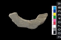 藏品(石環製作材料-旋截圓環粗胚殘件)的圖片