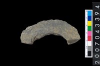 藏品(石環製作材料-旋截圓環粗胚殘件)的圖片