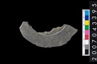 藏品(石環製作材料-旋截圓環粗胚殘件)的圖片