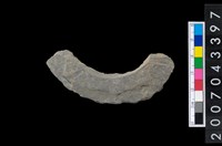 藏品(石環製作材料-旋截圓環粗胚殘件)的圖片