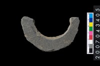 藏品(石環製作材料-旋截圓環粗胚殘件)的圖片