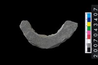 藏品(石環製作材料-旋截圓環粗胚殘件)的圖片