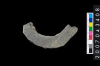 藏品(石環製作材料-旋截圓環粗胚殘件)的圖片