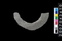 藏品(石環製作材料-旋截圓環粗胚殘件)的圖片