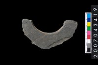 藏品(石環製作材料-帶搓磨痕石環粗胚)的圖片