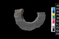 藏品(石環製作材料-旋截圓環粗胚殘件)的圖片