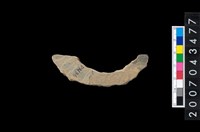 藏品(石環製作材料-旋截圓環粗胚殘件)的圖片