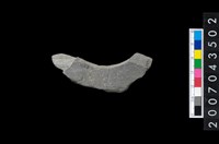 藏品(石環製作材料-帶搓磨痕石環粗胚殘件)的圖片