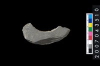 藏品(石環製作材料-旋截圓環粗胚殘件)的圖片