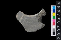 藏品(石環製作材料-旋截圓環粗胚殘件)的圖片