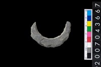 藏品(石環製作材料-旋截圓環粗胚殘件)的圖片