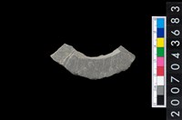 藏品(石環製作材料-旋截圓環粗胚殘件)的圖片