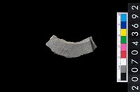 藏品(石環製作材料-旋截圓環粗胚殘件)的圖片