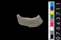 藏品(石環製作材料-旋截圓環粗胚殘件)的圖片